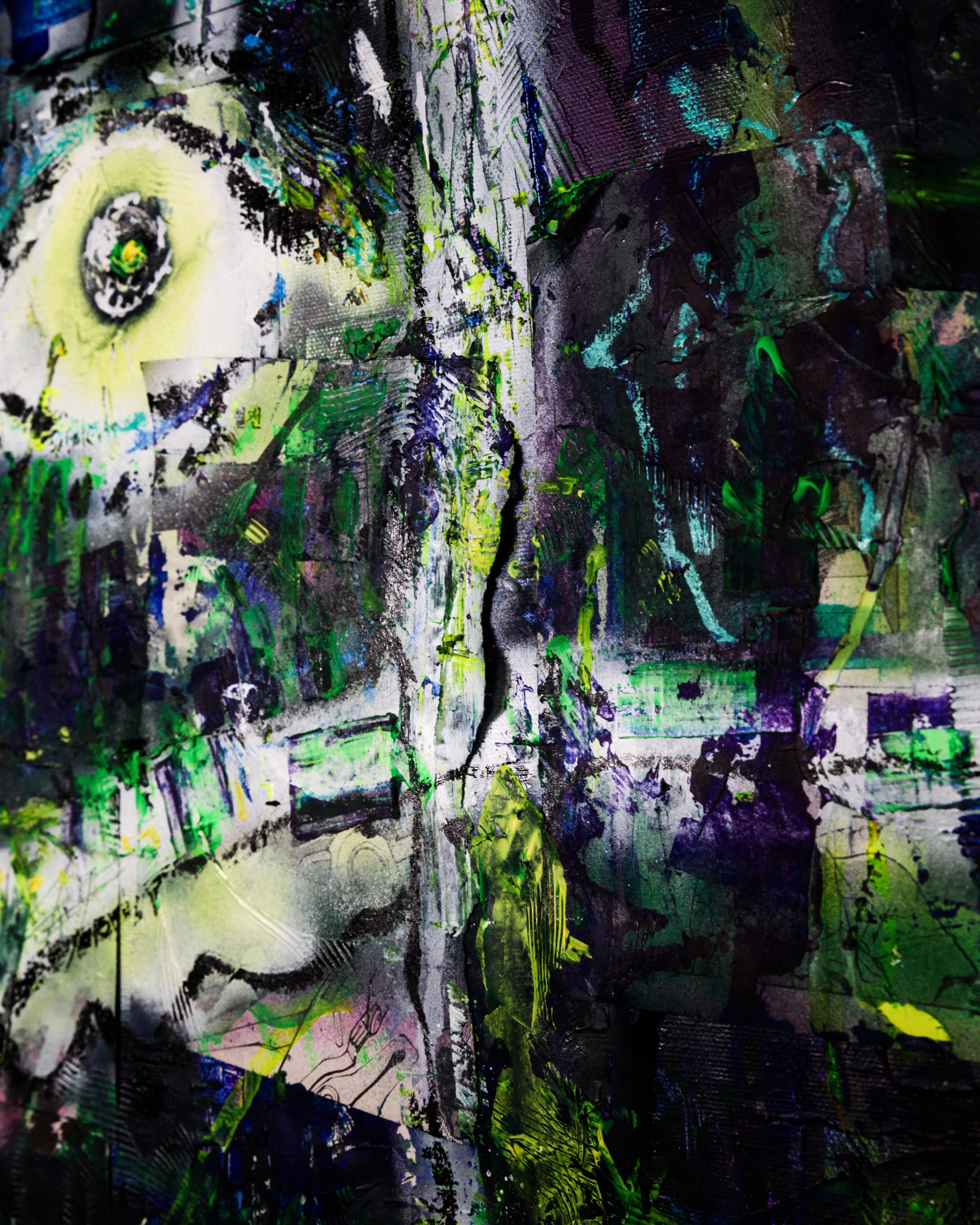 [A Moon in the Dark / 어둠 속의 달]