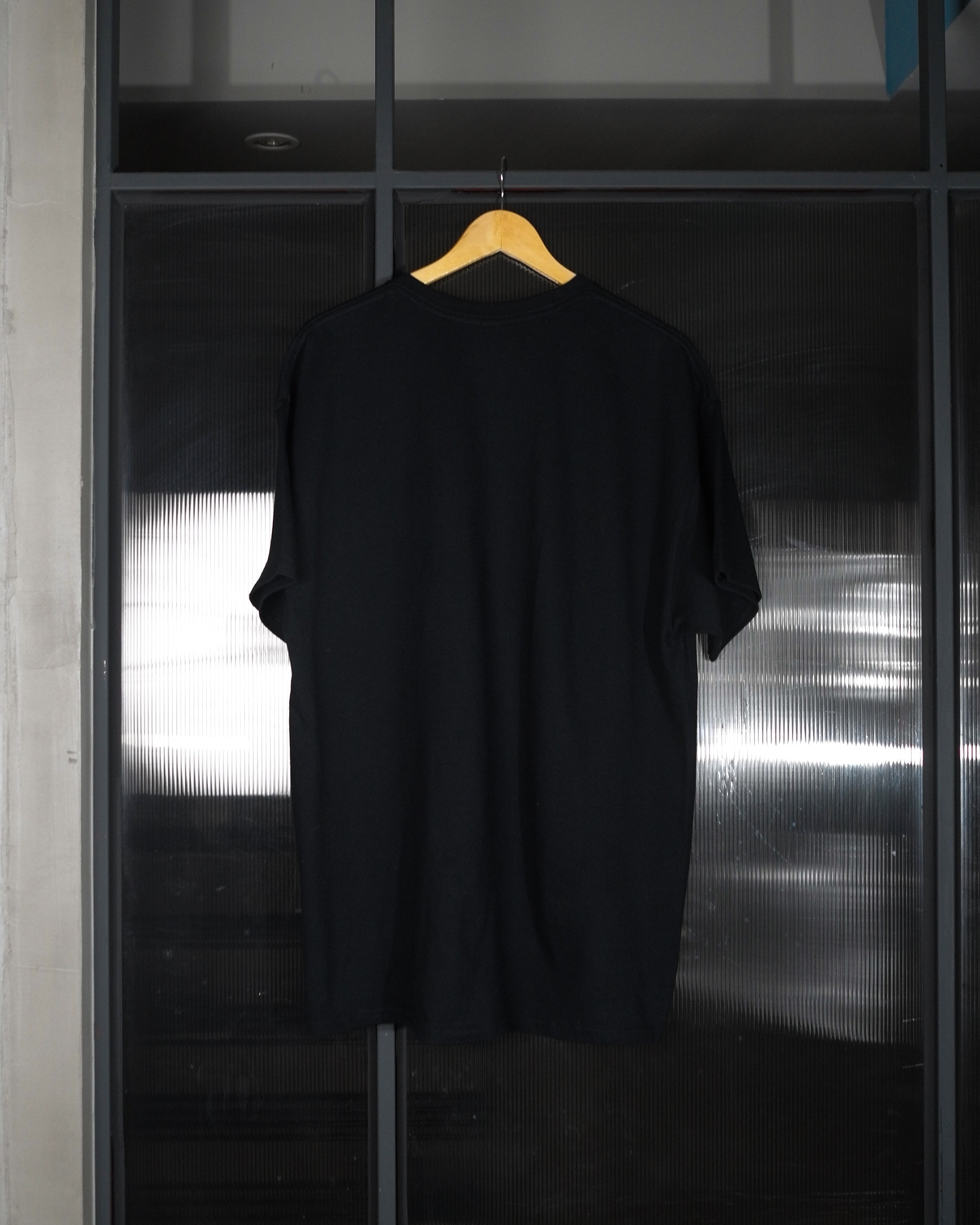[Hosting the digital night] Tee